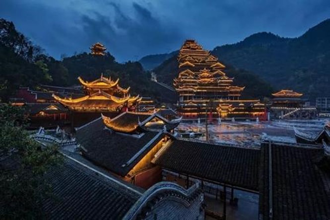 《和平精英》开展“创新扶贫，声光同行”公益